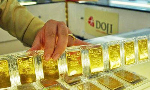 Giá vàng tăng mạnh tiến sát mốc 62 triệu đồng/lượng